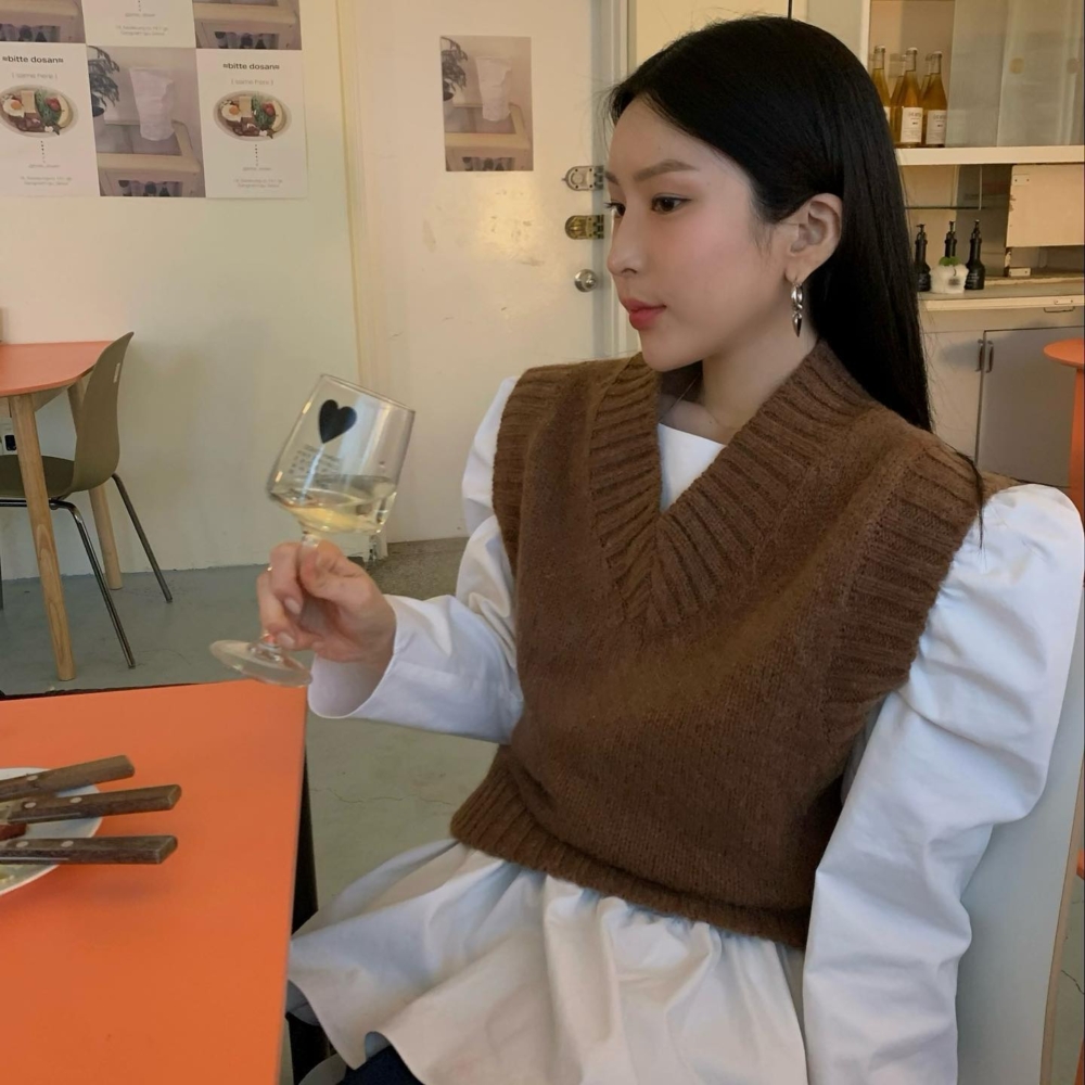 「襯衫+針織背心」穿搭公式