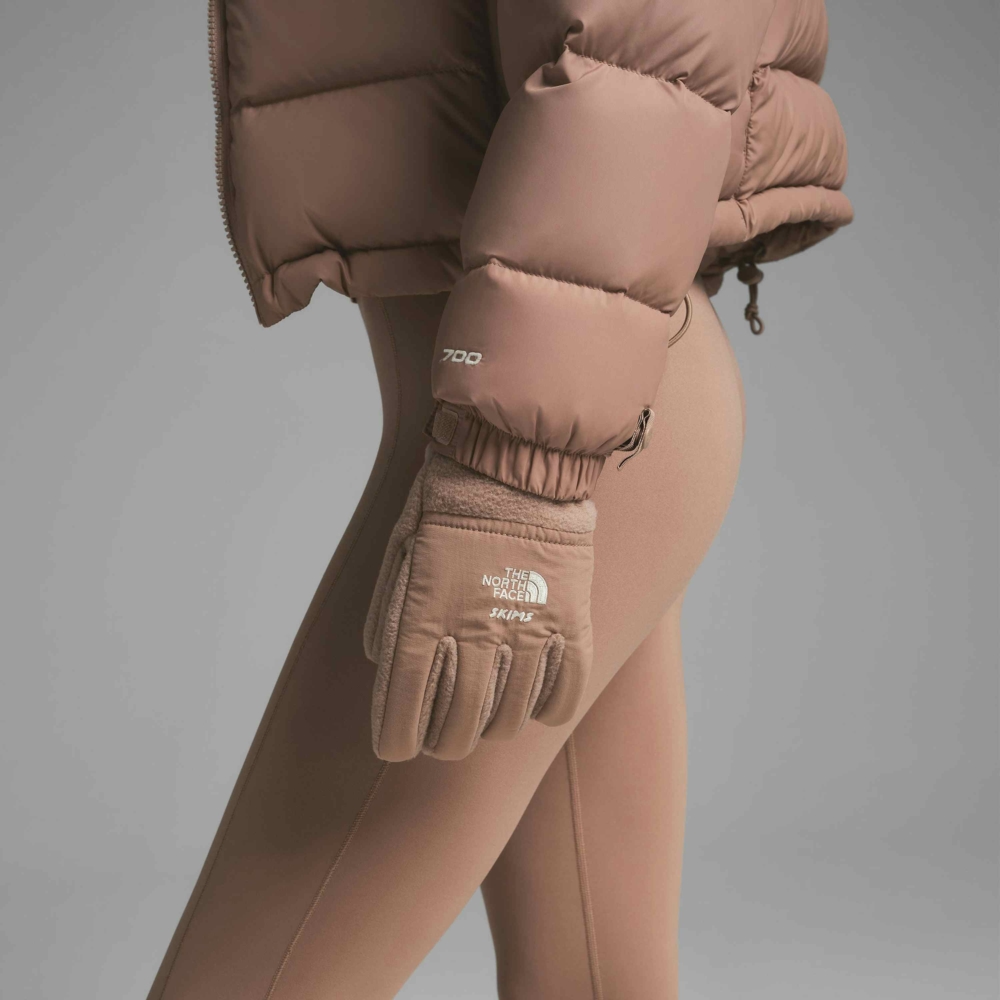 裸膚色很有Kim Kardashian風格