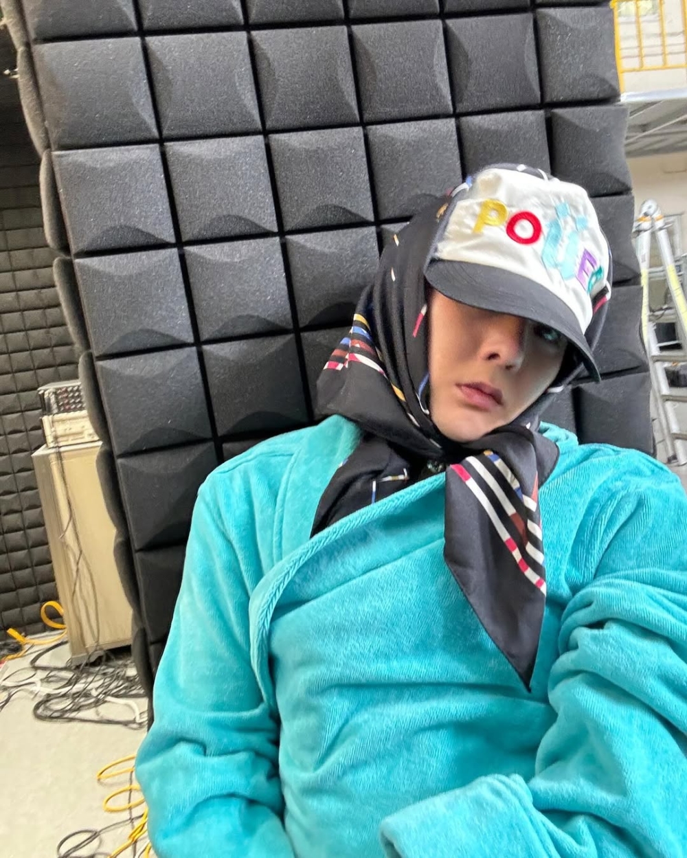 頭巾加棒球帽是GD近日不能放棄的搭配