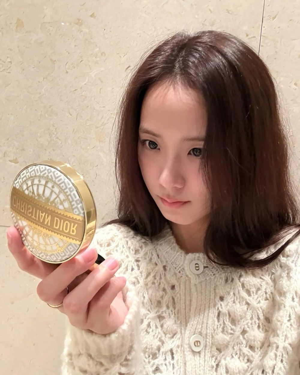 不想以殘樣出席聖誕派對、約會的話，就要把握最後時間，好好修護肌膚。