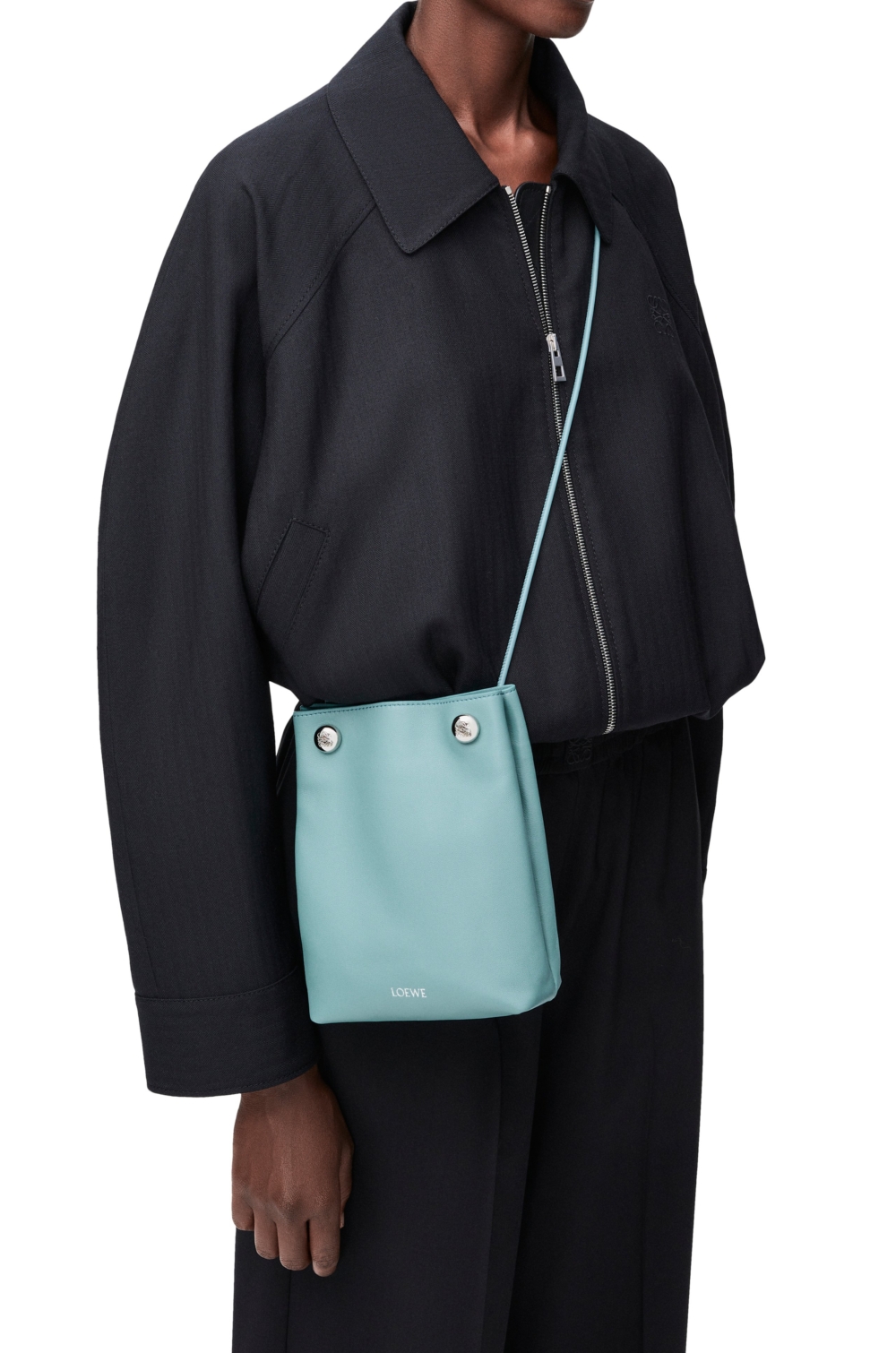 斜挎揹或是肩背都能展現高級感。