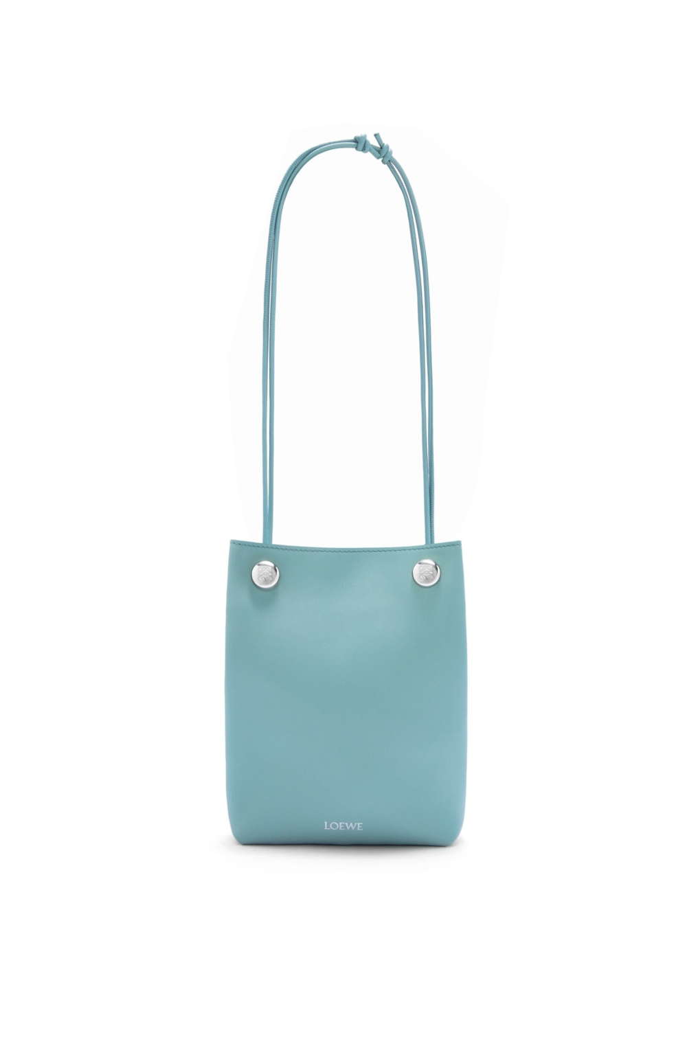 石卵圓章固定皮革背帶且點綴在手袋正面。