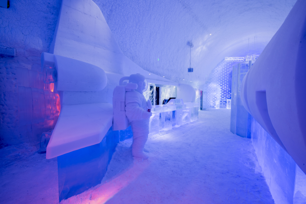 ICEHOTEL酒店坐落在瑞典神秘的湖泊和山丘中。
