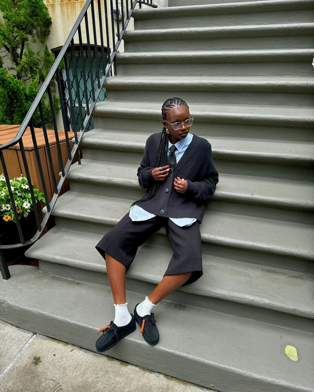 西裝五分褲打造正式混搭感