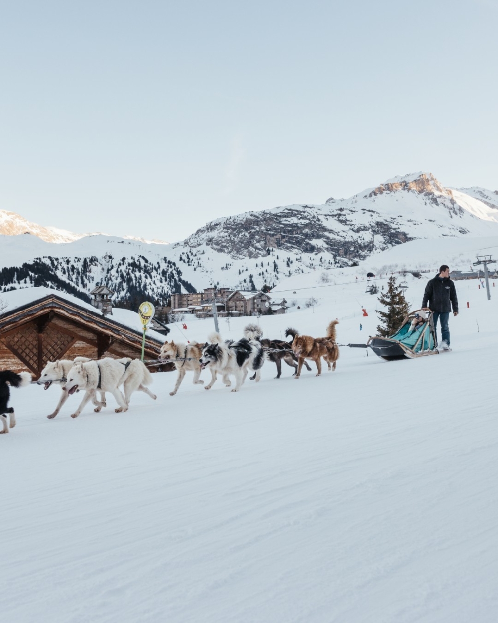 住在Aman Le Mélézin，滑雪簡直輕鬆到像在自己家門口出門散步一樣