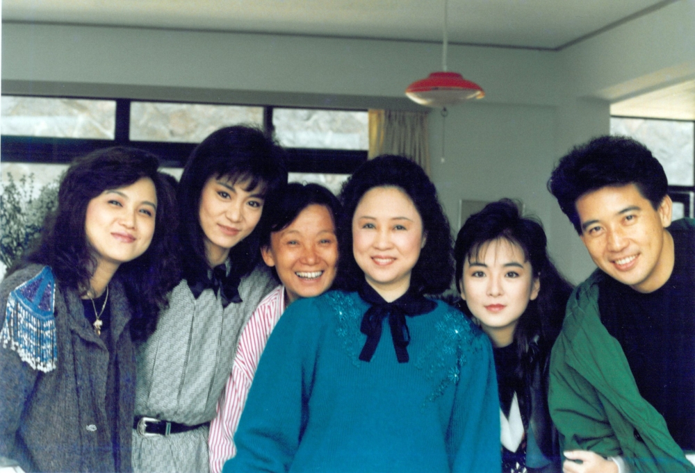 瓊瑤對於生命的流逝和無常有深刻的體悟，這句話就是對時光不可逆的感慨