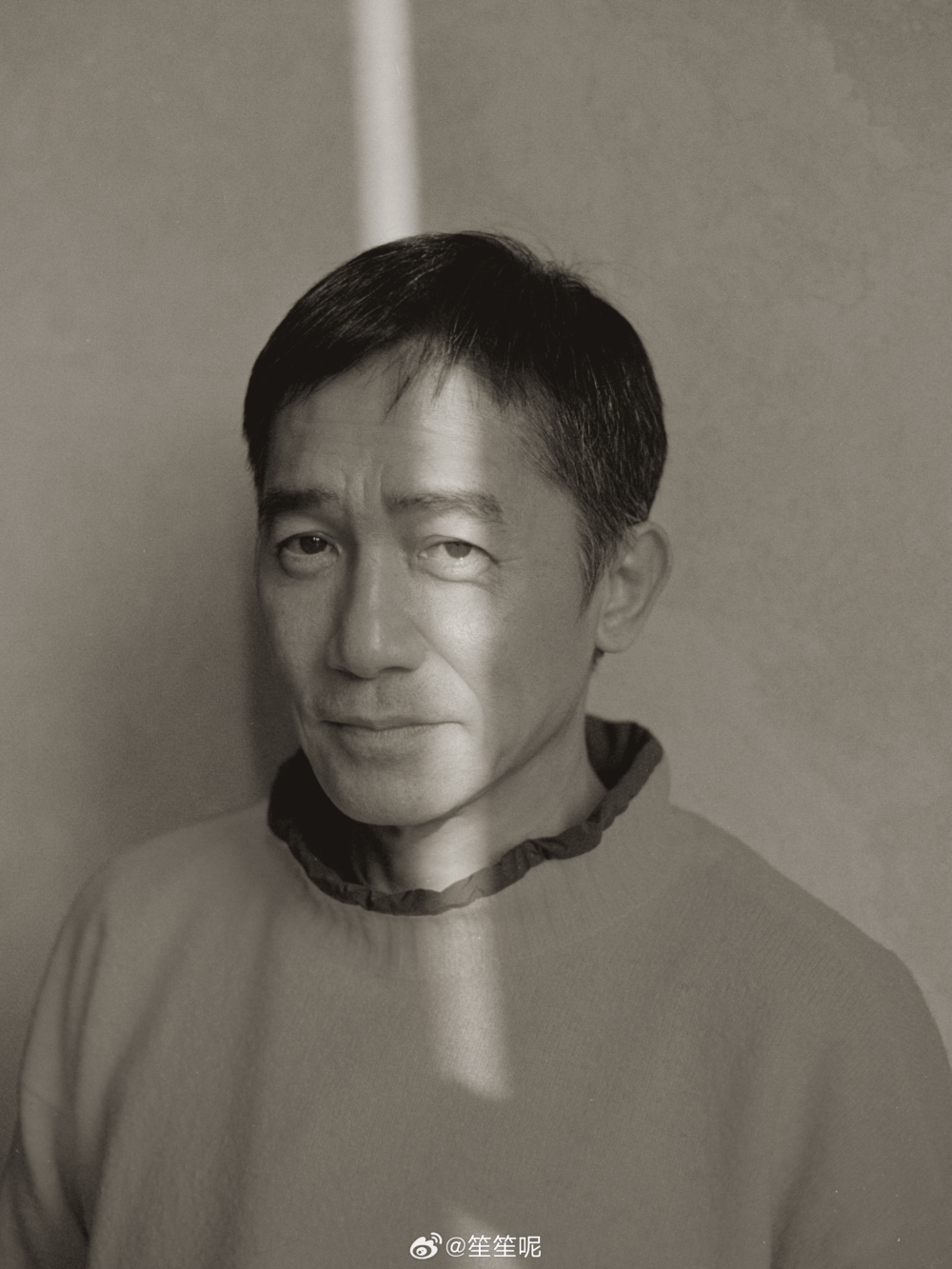 梁朝偉在笙笙的鏡頭下也顯得溫柔許多