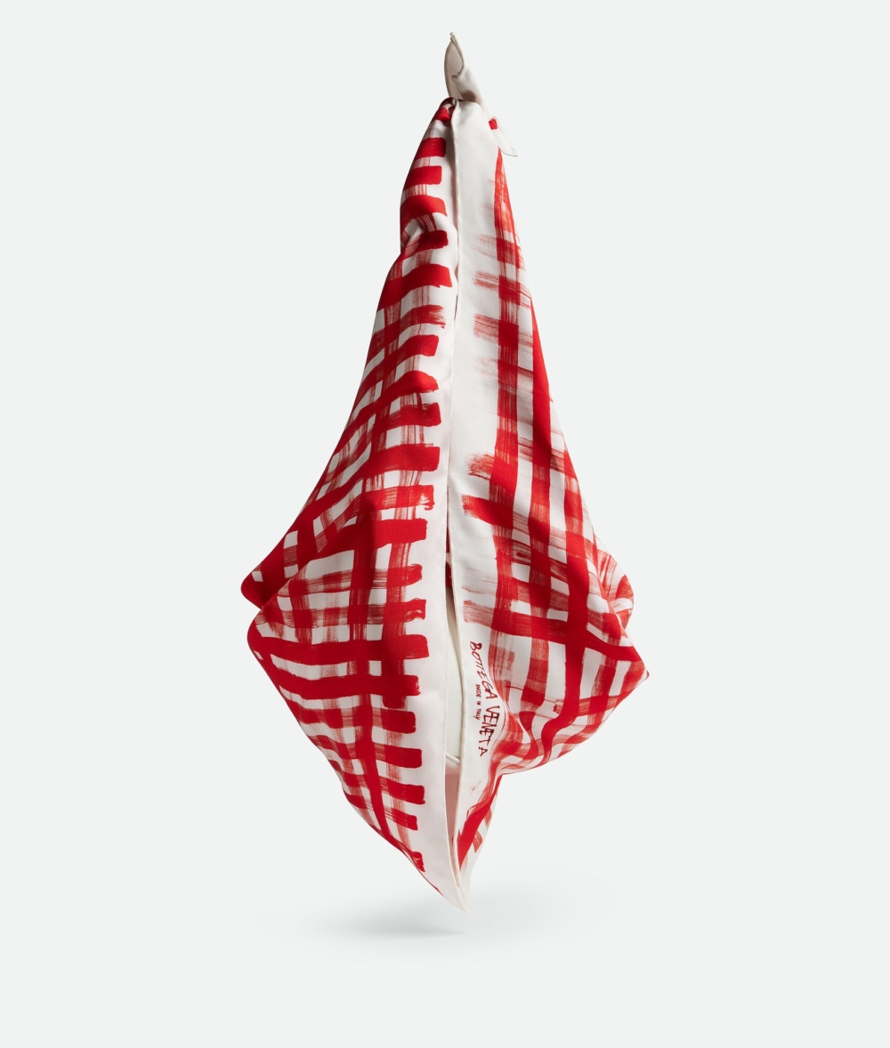 肩背或是手提都非常合適。