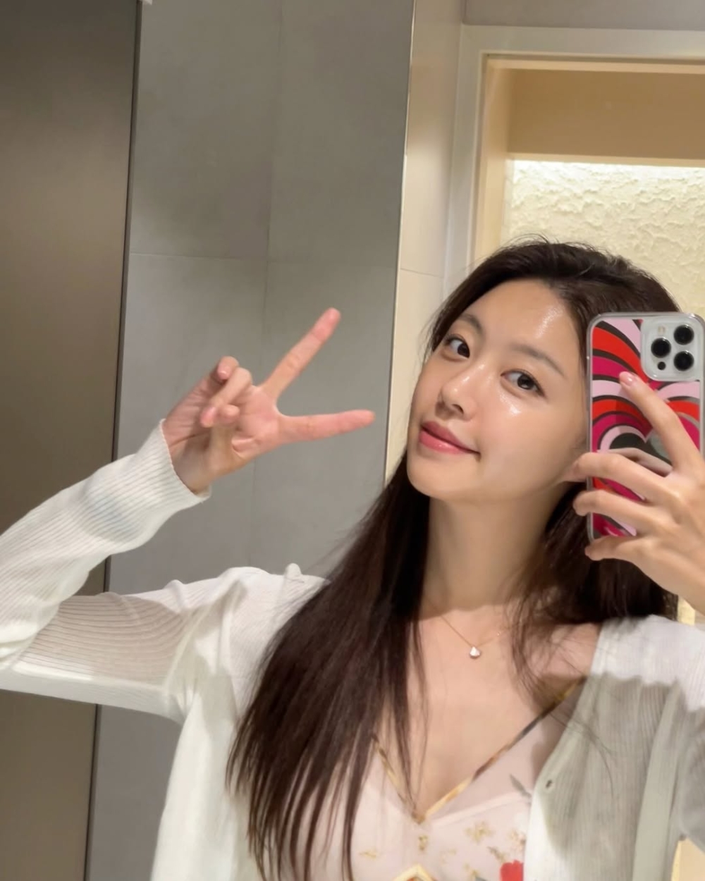 相較其他參賽者，鄭有真比較像是真正的素人