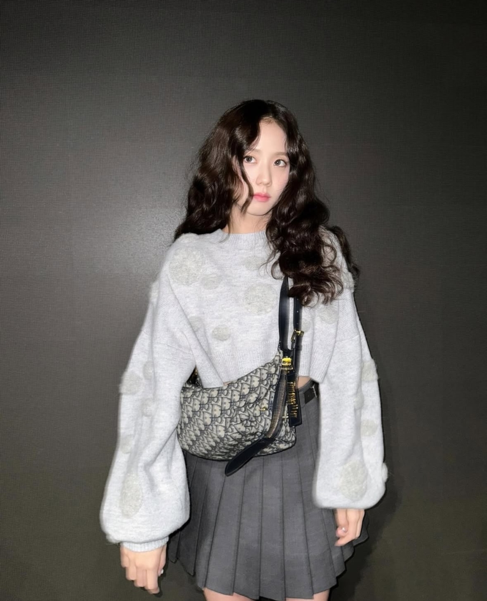 恰到好的質感流露揉合休閒與精緻的氣質。