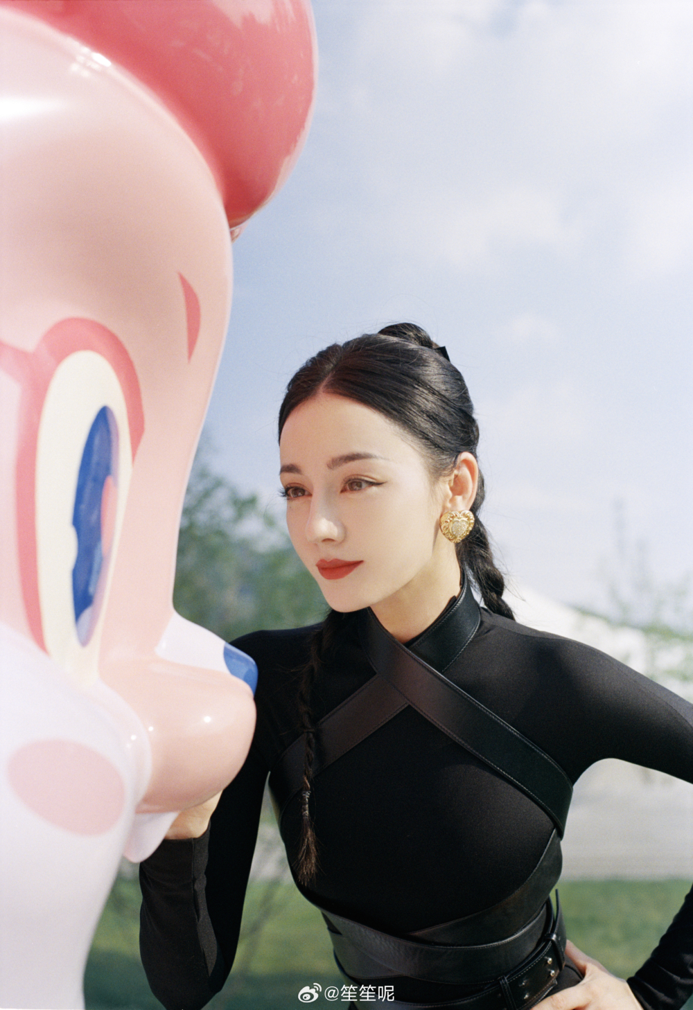 迪麗熱巴也展現美貌