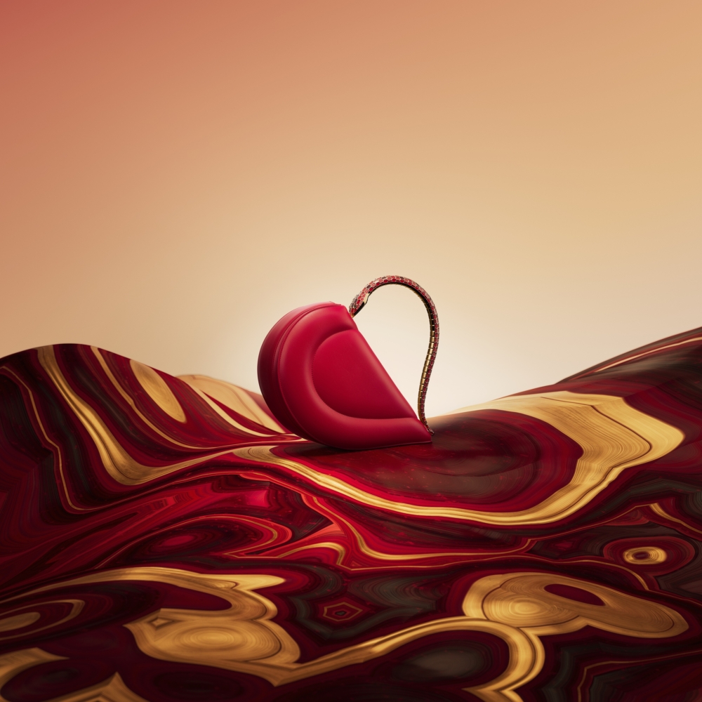 BVLGARI Serpenti Cuore 1968 皇家紅寶石色小牛皮提包