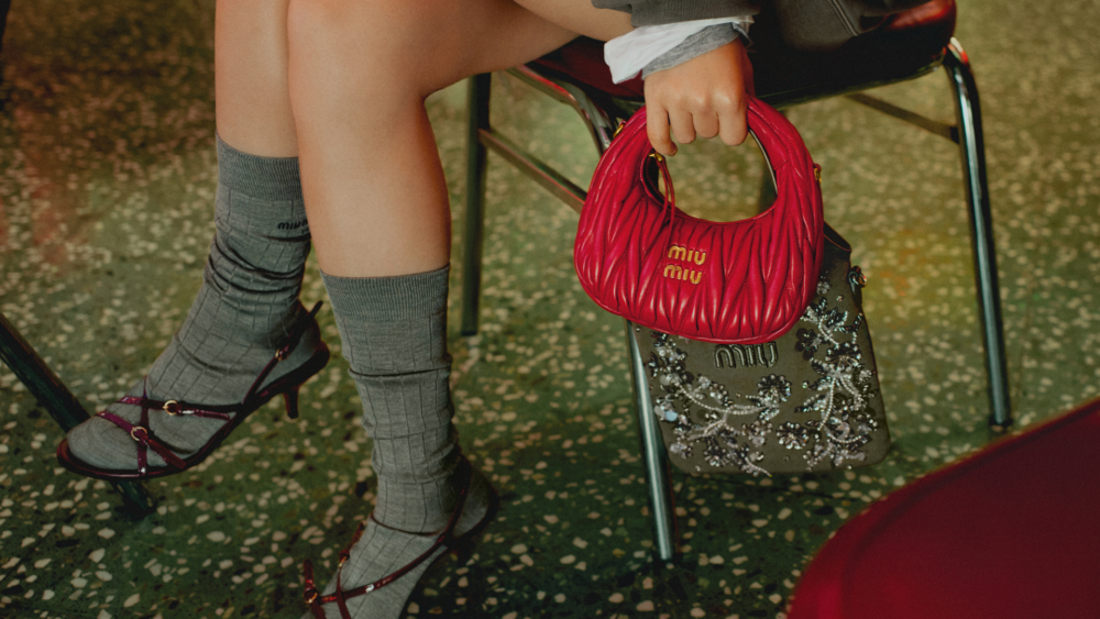 Miu Miu Wander Matelassé 納帕皮革半月形肩背包