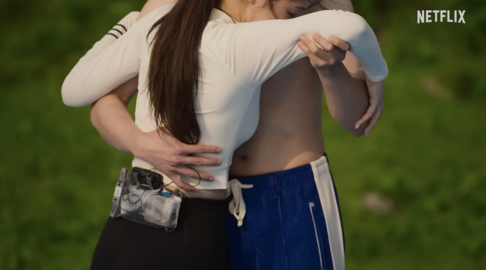 男女嘉賓在遊戲環節的各種親密接觸