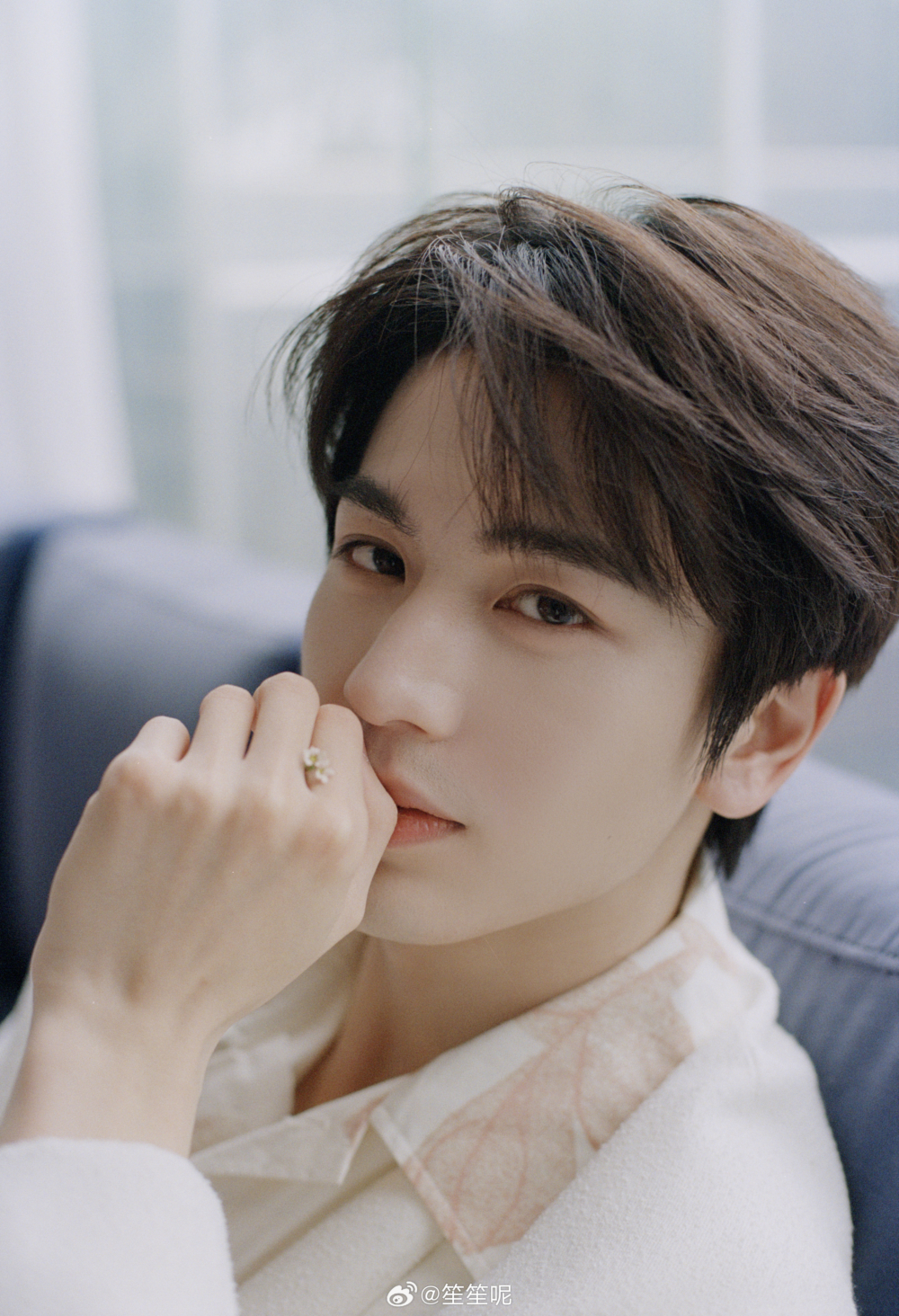 張凌赫展現貴氣風格