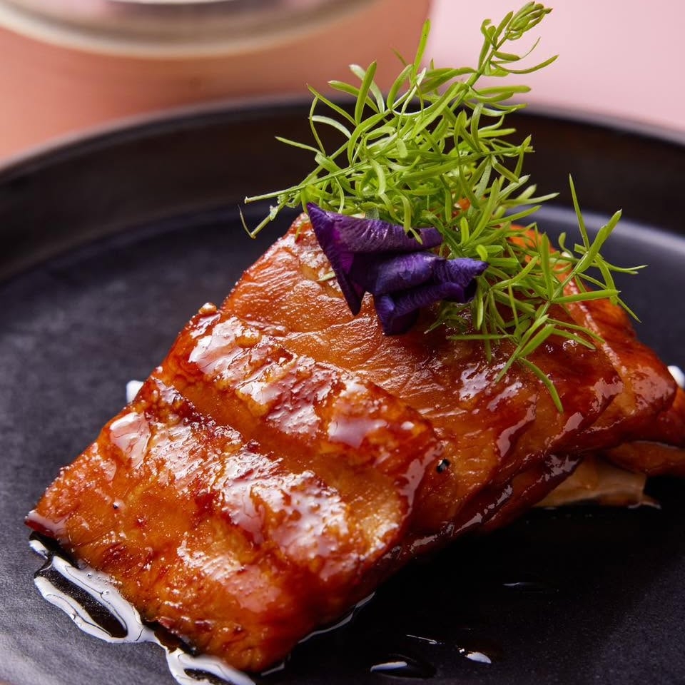 玖尹招牌料理「顏氏秘製黑金叉燒」