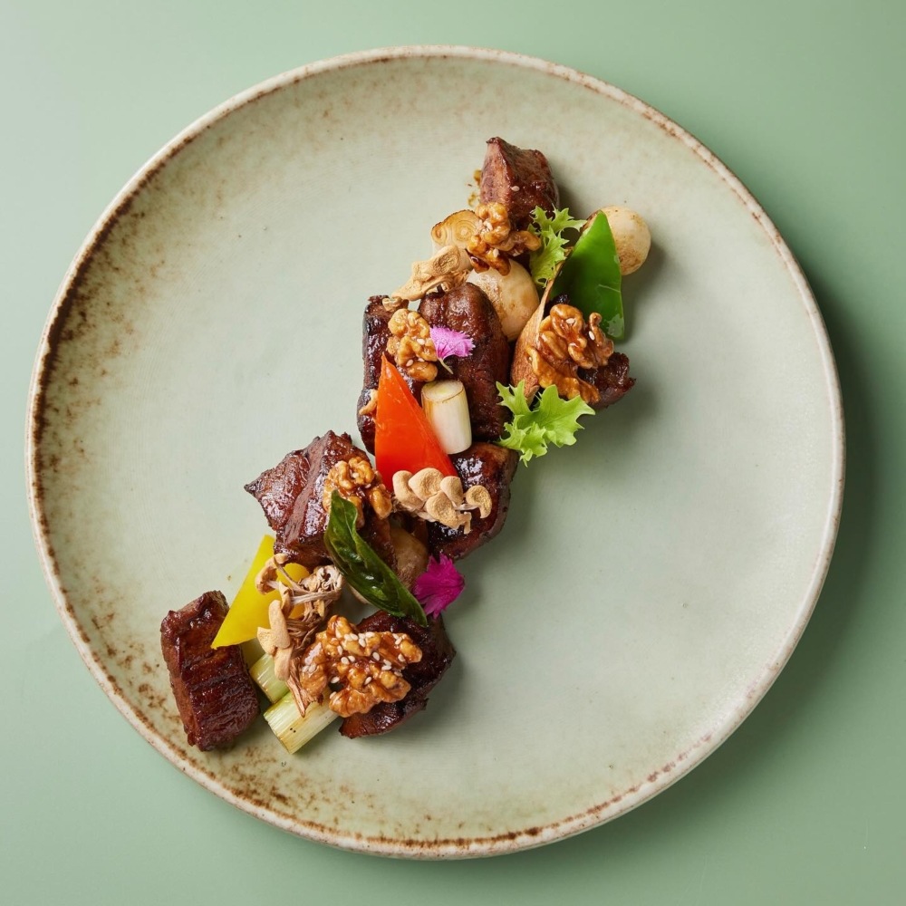 「玖尹」以各種海陸頂級食材入菜