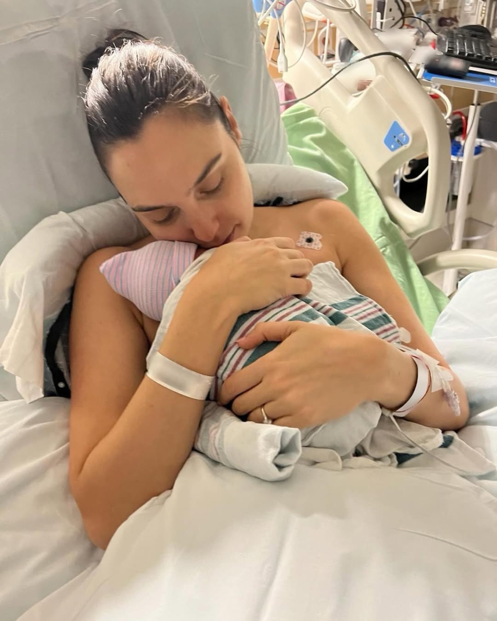 Gal Gadot的女兒Ori誕生了,而她也將這個名字賦予「我的光」意義