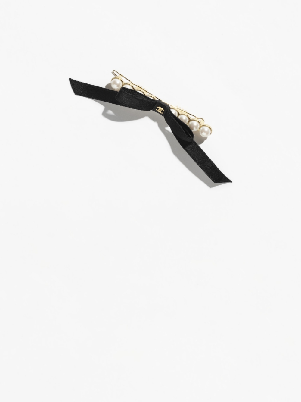 珍珠元素打造而成的髮飾。