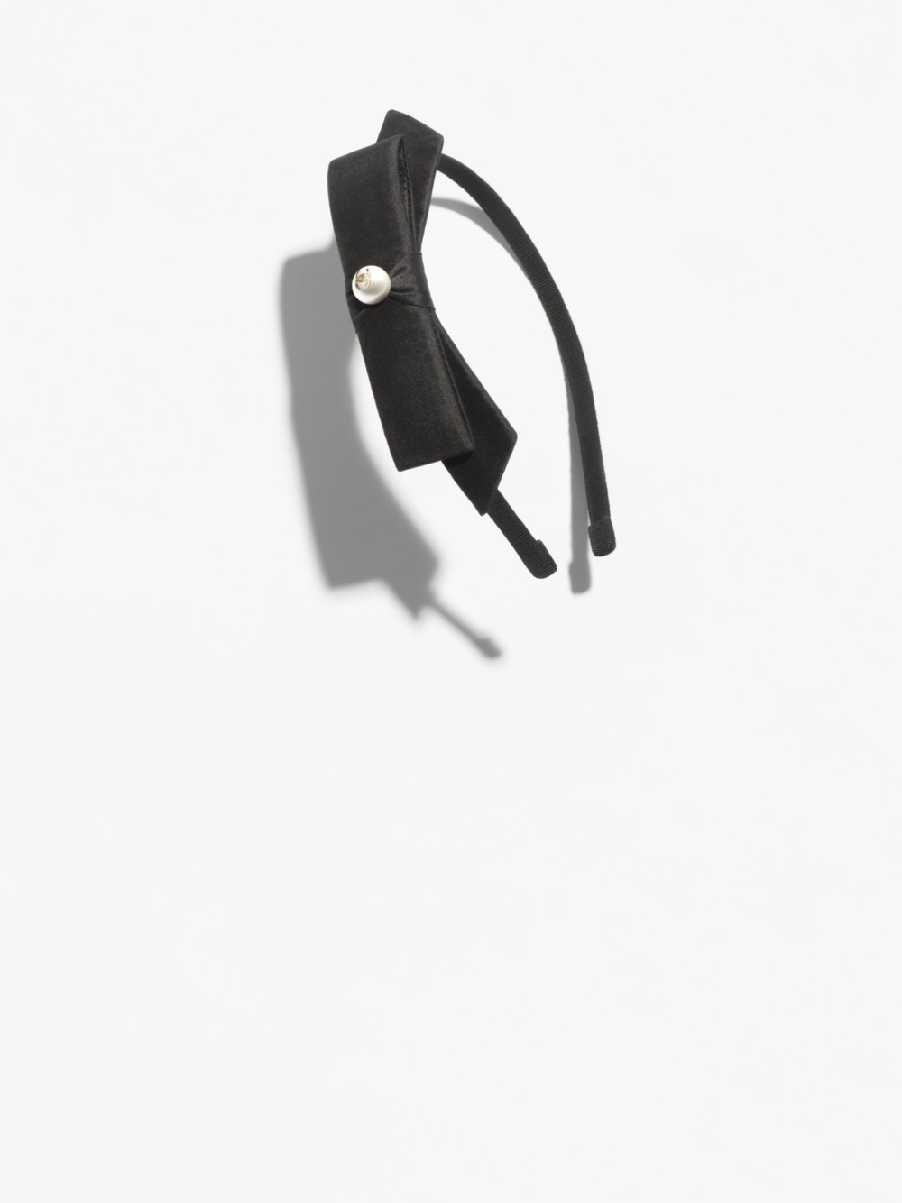 搭配絲綢和人造珍珠的元素。