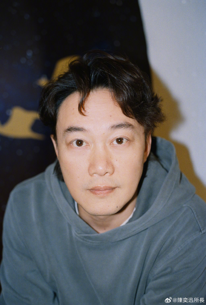 笙笙曾到陳奕迅演唱會後台為他拍照