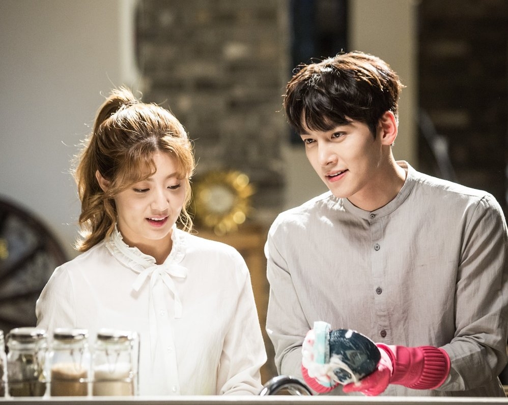 1月27日是農曆年廿八，展開一年一度的「年廿八洗邋遢」大掃除！