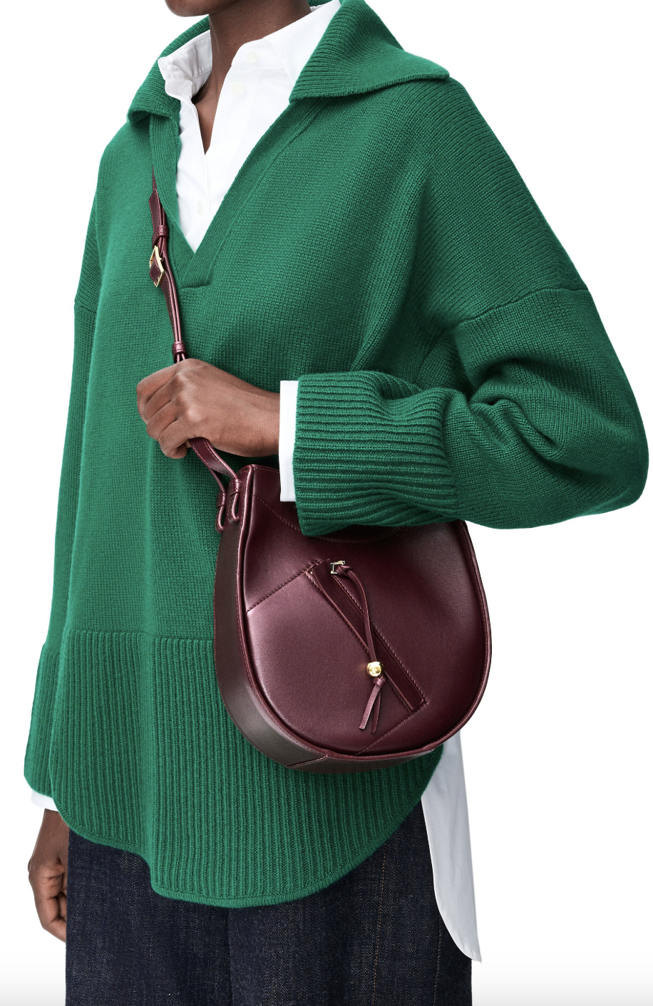 LOEWE新成員「Hammock Slice Bag」登場：擄獲人心圓弧曲線，為