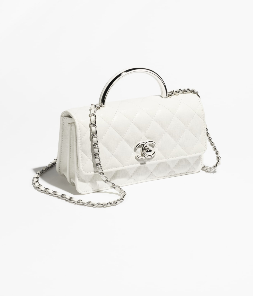 品牌經典菱形格紋表現出雋永的迷人風采。