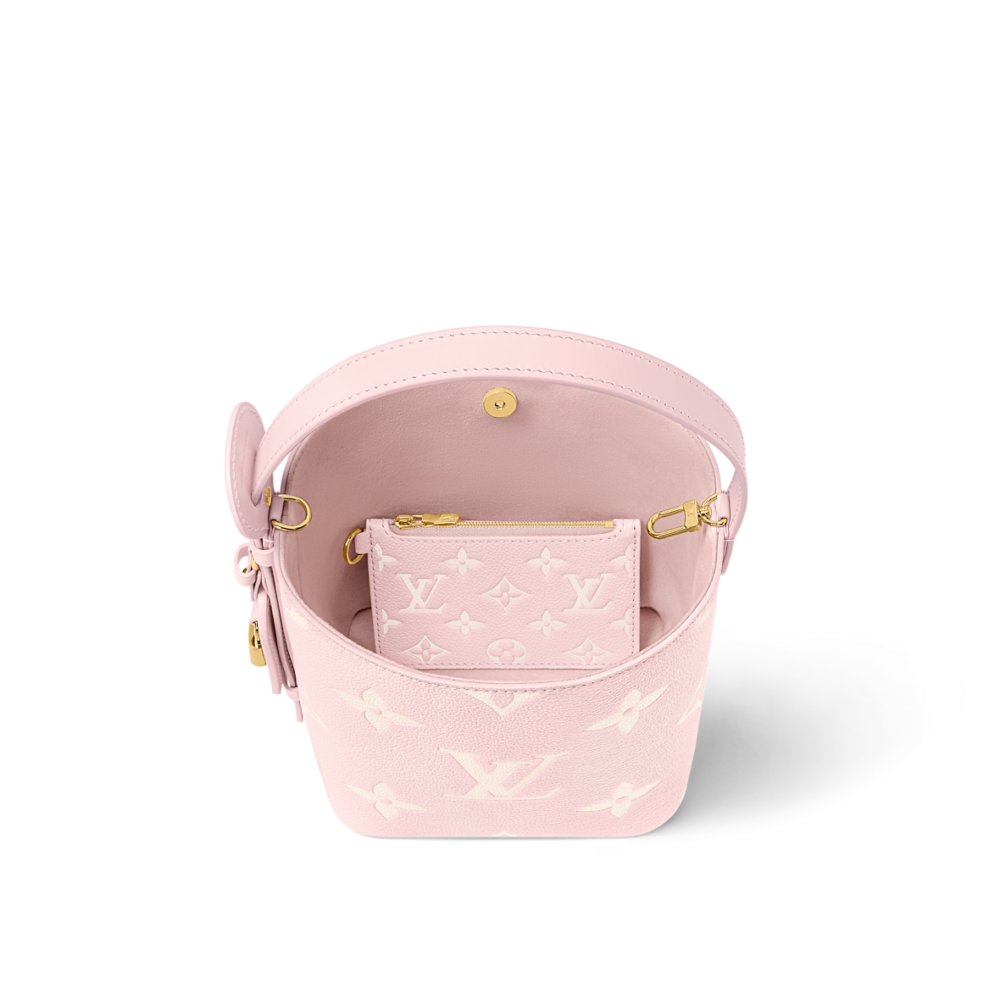 手袋內容量可放置智慧型手機、鑰匙、耳機及拉鏈錢包。