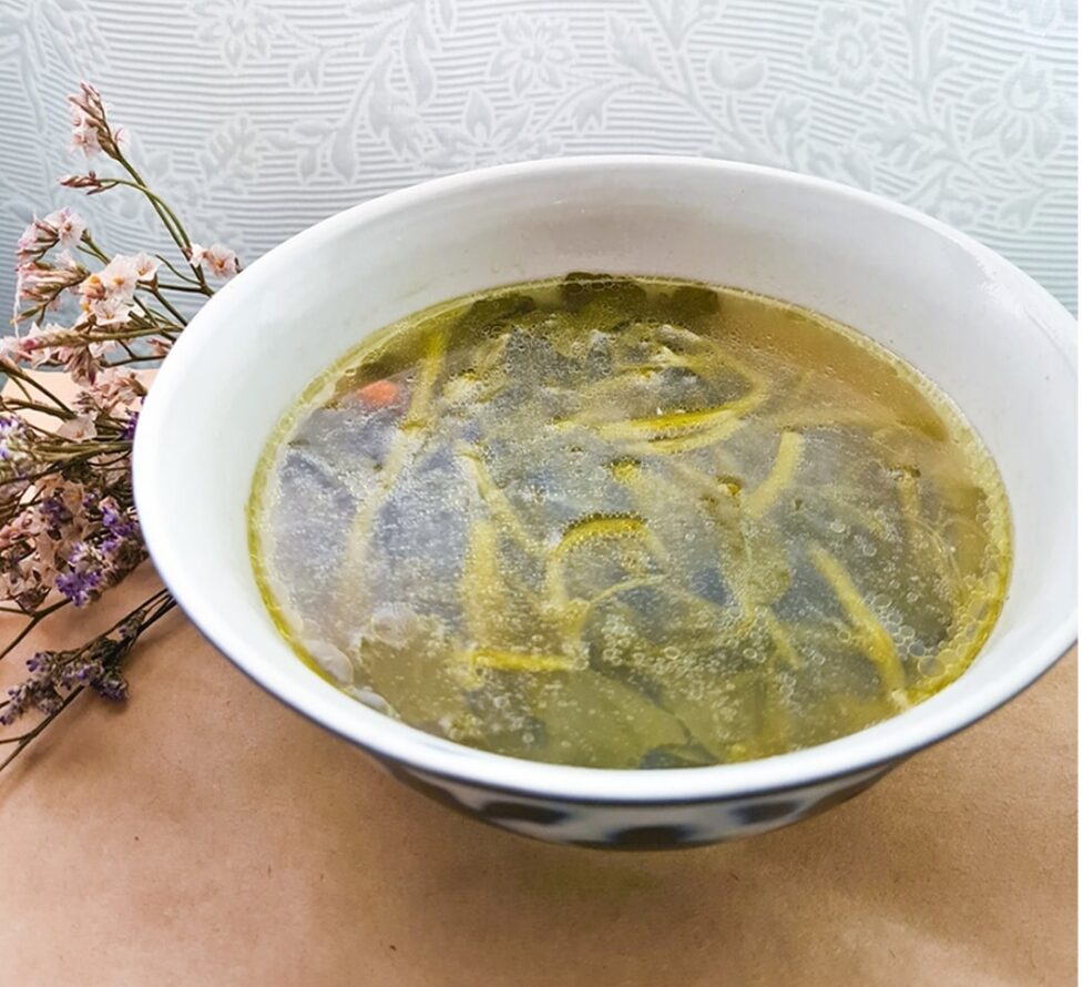 西洋菜羅漢果湯是廣東老火湯的經典代表,有著清熱潤肺與止咳化痰的出色功效。