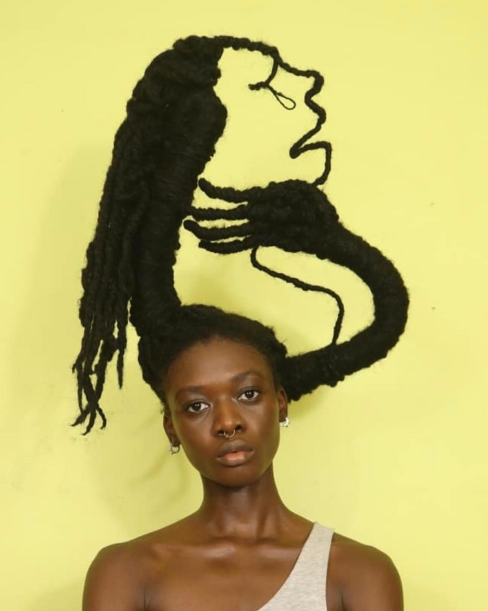 一冊記錄非洲女性傳統髮型的相冊，喚醒了她對文化根源的認同