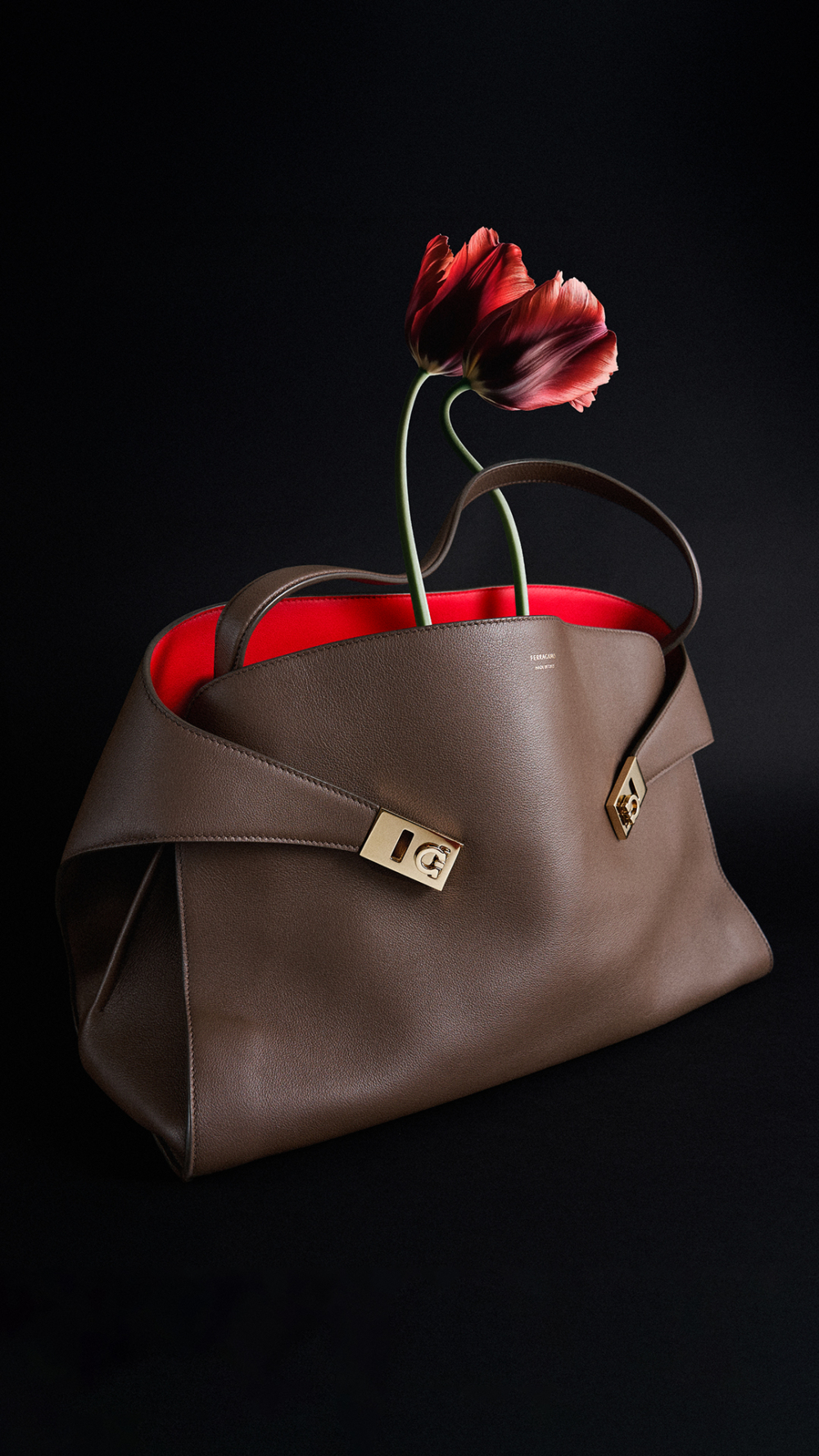 Ferragamo Hug 包款