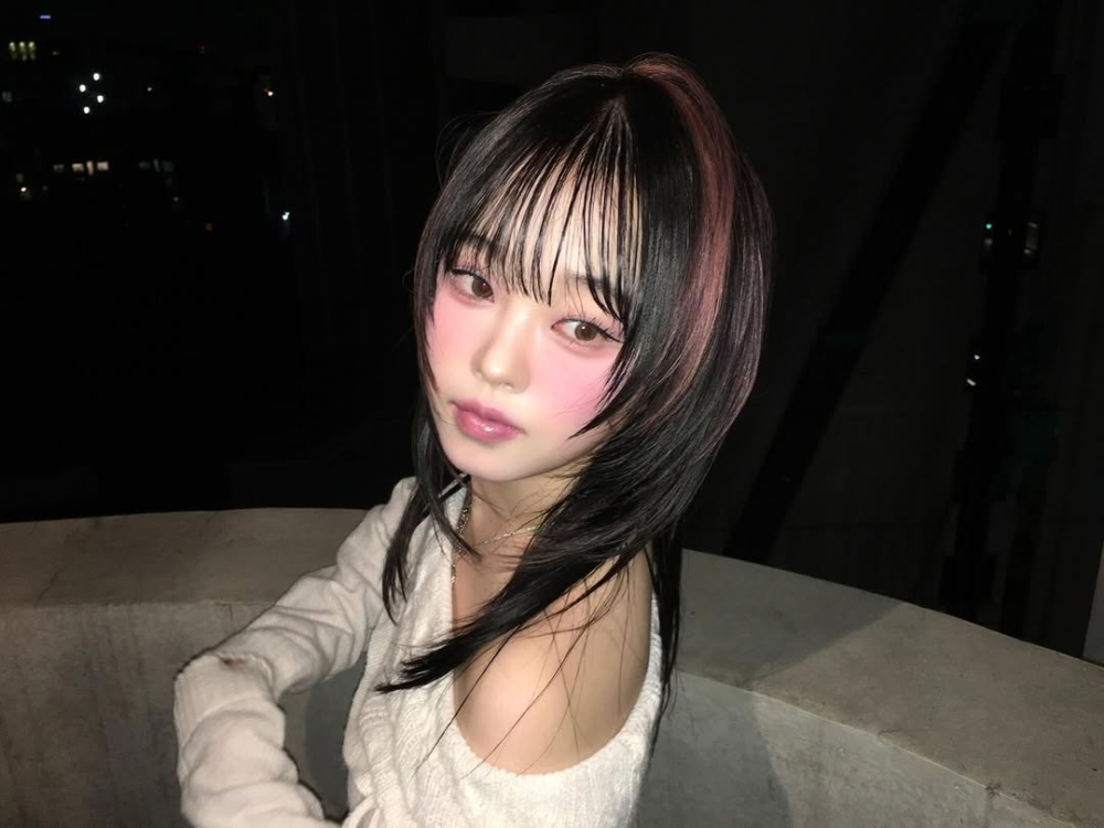 尤其對圓臉、方臉、顴骨偏高的女生來說,這個髮型就像開了小臉濾鏡一樣