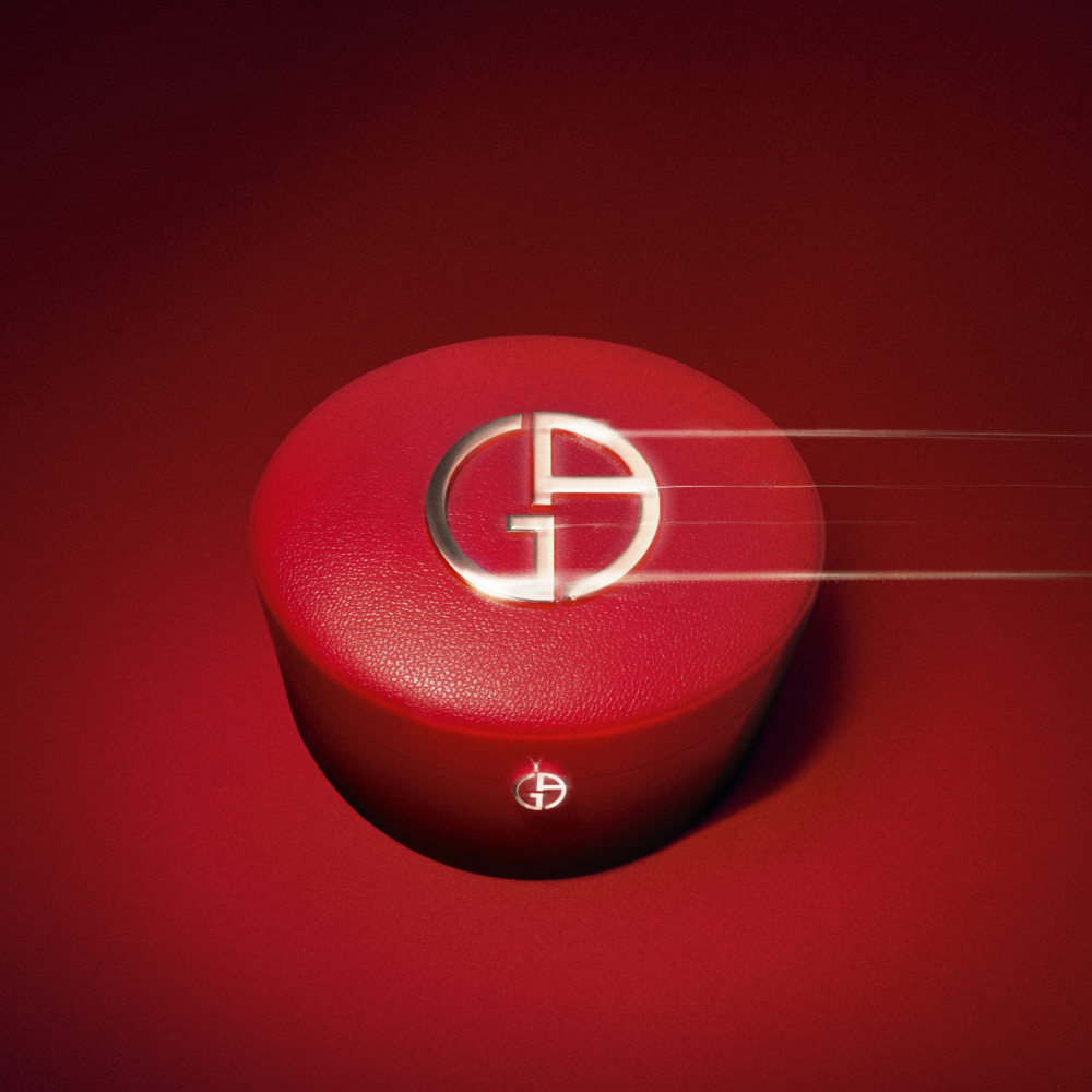 Armani Beauty的氣墊在設計上保持了極簡的風格，卻並不缺少精緻感