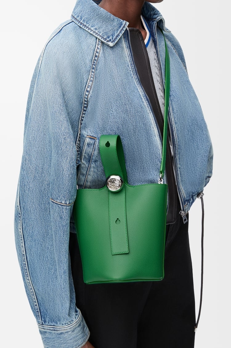 LOEWE迷你柔軟粒面小牛皮Pebble水桶包