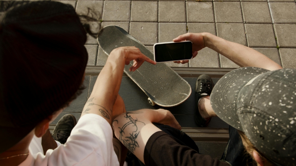 與其說是進入學校學習，不如說Gen Beta將透過個人化AI導師隨時隨地學習