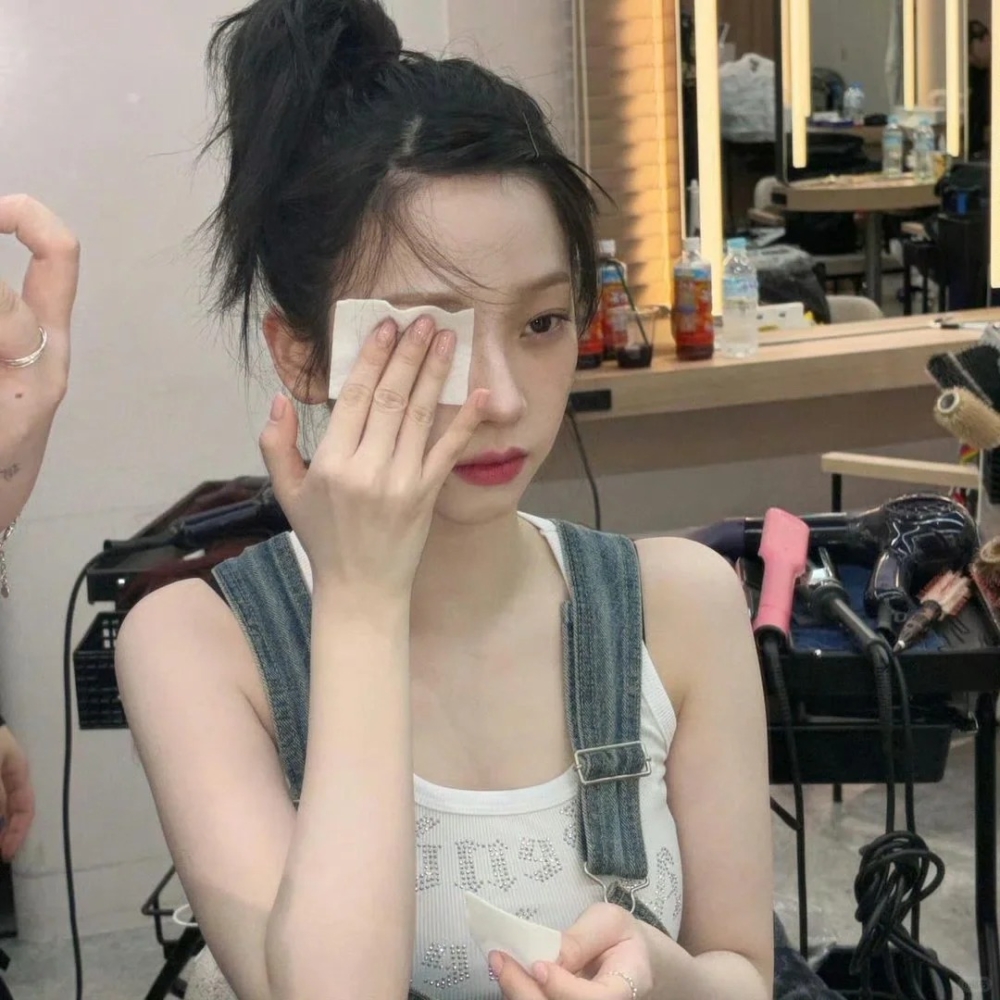 塗抹宿舍眼霜後也要記得卸妝！