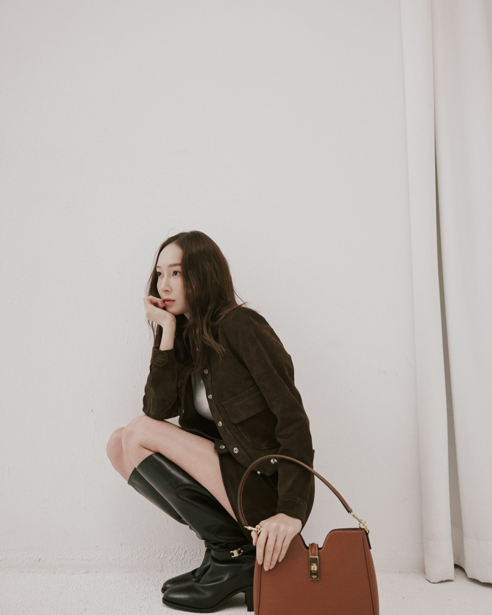 2025代表色「摩卡慕斯Mocha Mousse」穿搭1：相近色搭配