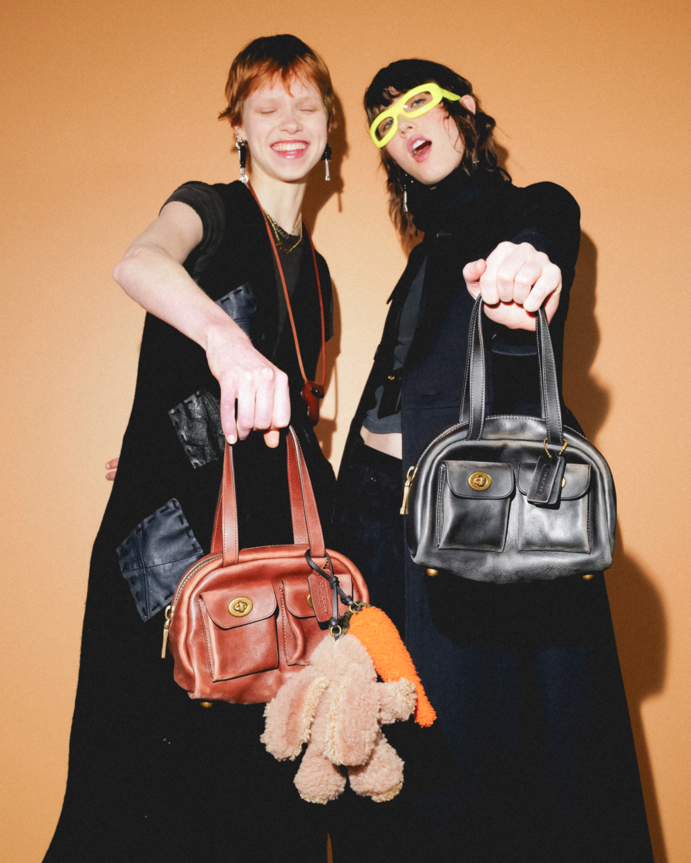 相較於動輒好幾萬元的高奢名牌，Coach屬於較親民的輕奢級別