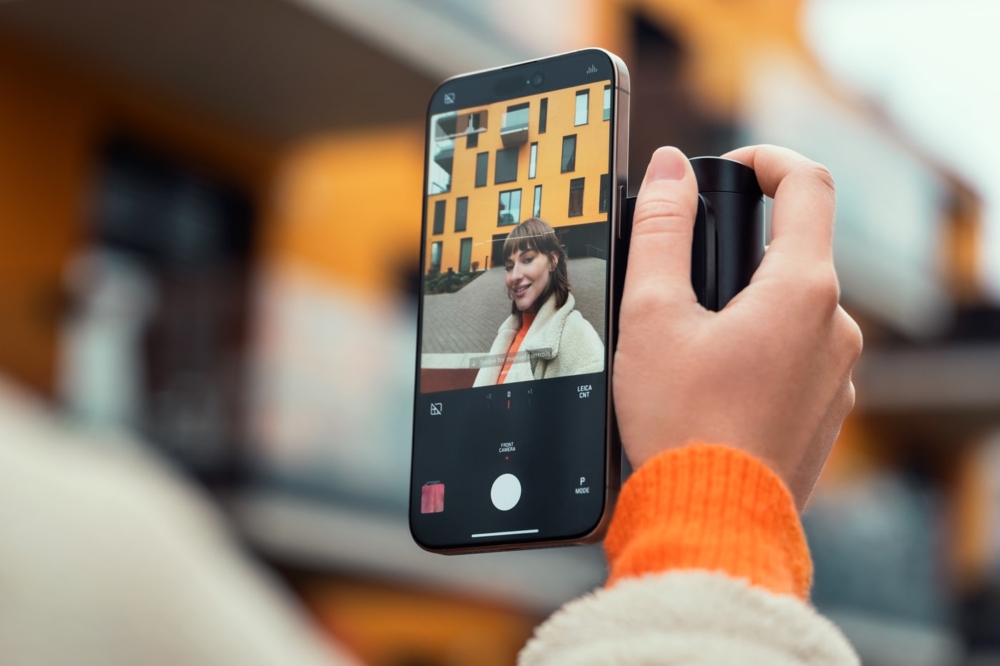 帶入了相機的操作手感,各種對焦模式,以及RAW和ProRAW拍攝格式