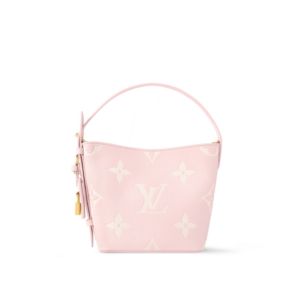 All In BB則是實用首選，可手提、斜揹，內裡還有可拆式收納包，輕鬆收納所有物品