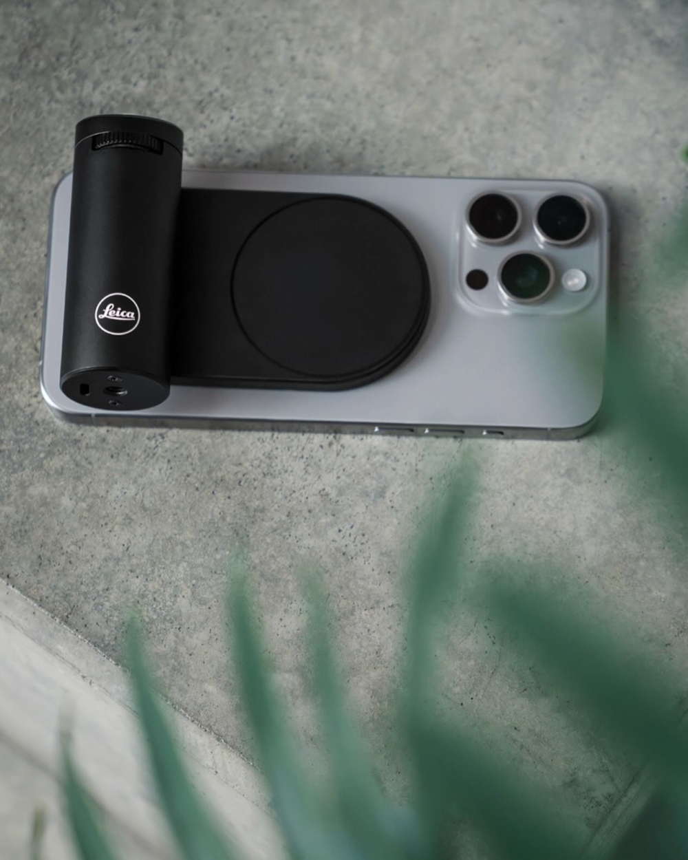 Leica專為iPhone 推出了「LUX 手柄」