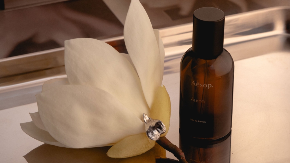 情感化作可穿戴的藝術珠寶作品