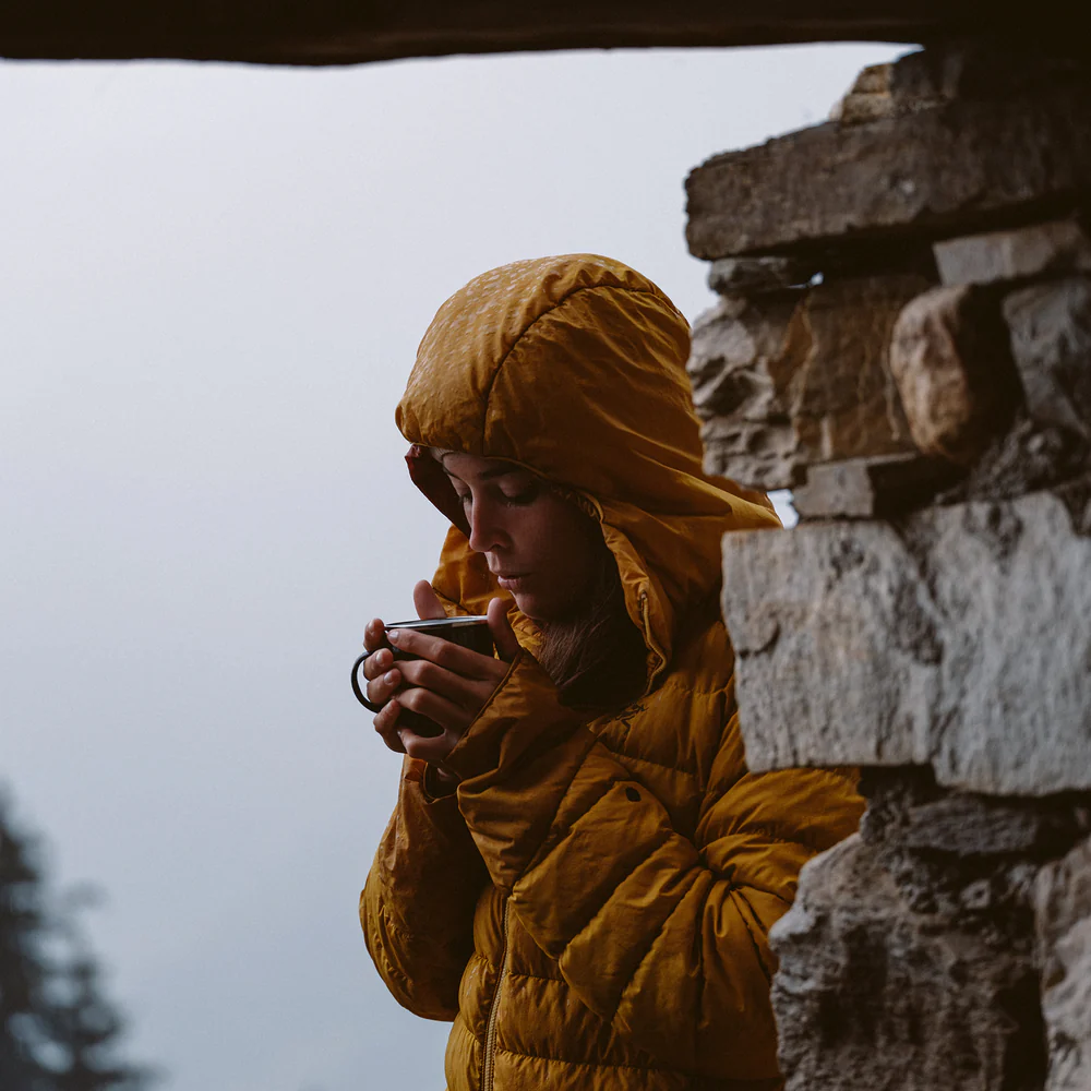 取一茶匙與水混合攪拌，迅速溶解成一杯完美咖啡。