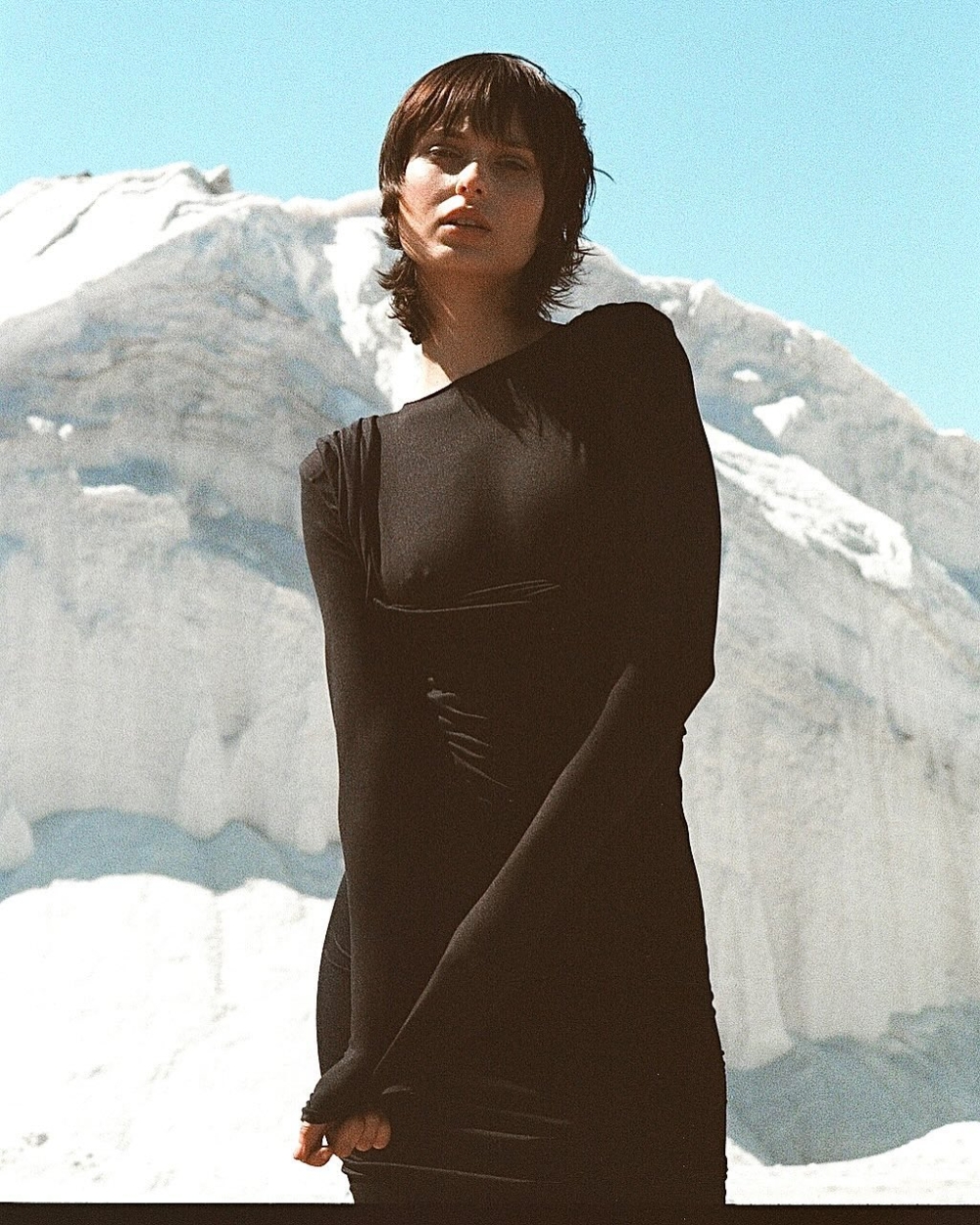 品牌也積極擁抱可持續時尚,部分系列採用環保材質