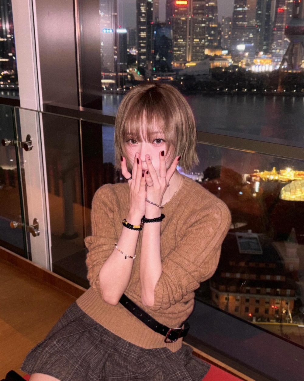 2025代表色「摩卡慕斯Mocha Mousse」穿搭3：摩卡慕斯＋豹紋、格紋