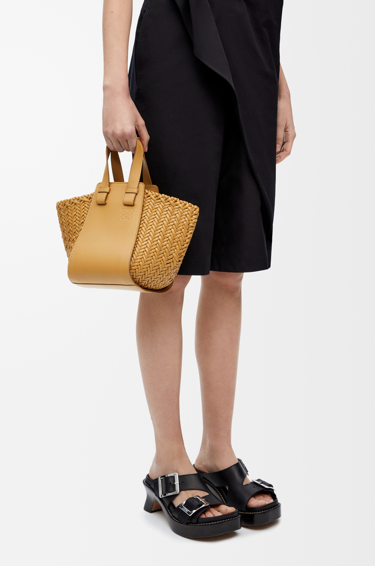 LOEWE小牛皮Hammock小巧手袋