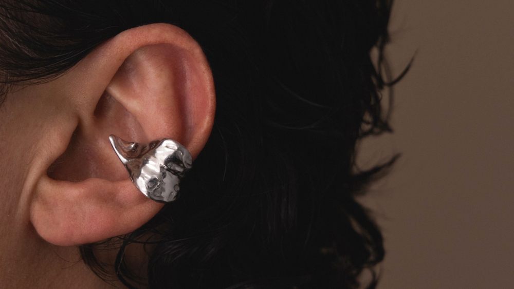 情感化作可穿戴的藝術珠寶作品