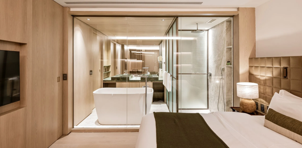 酒店設有52間豪華公寓和5間套房。