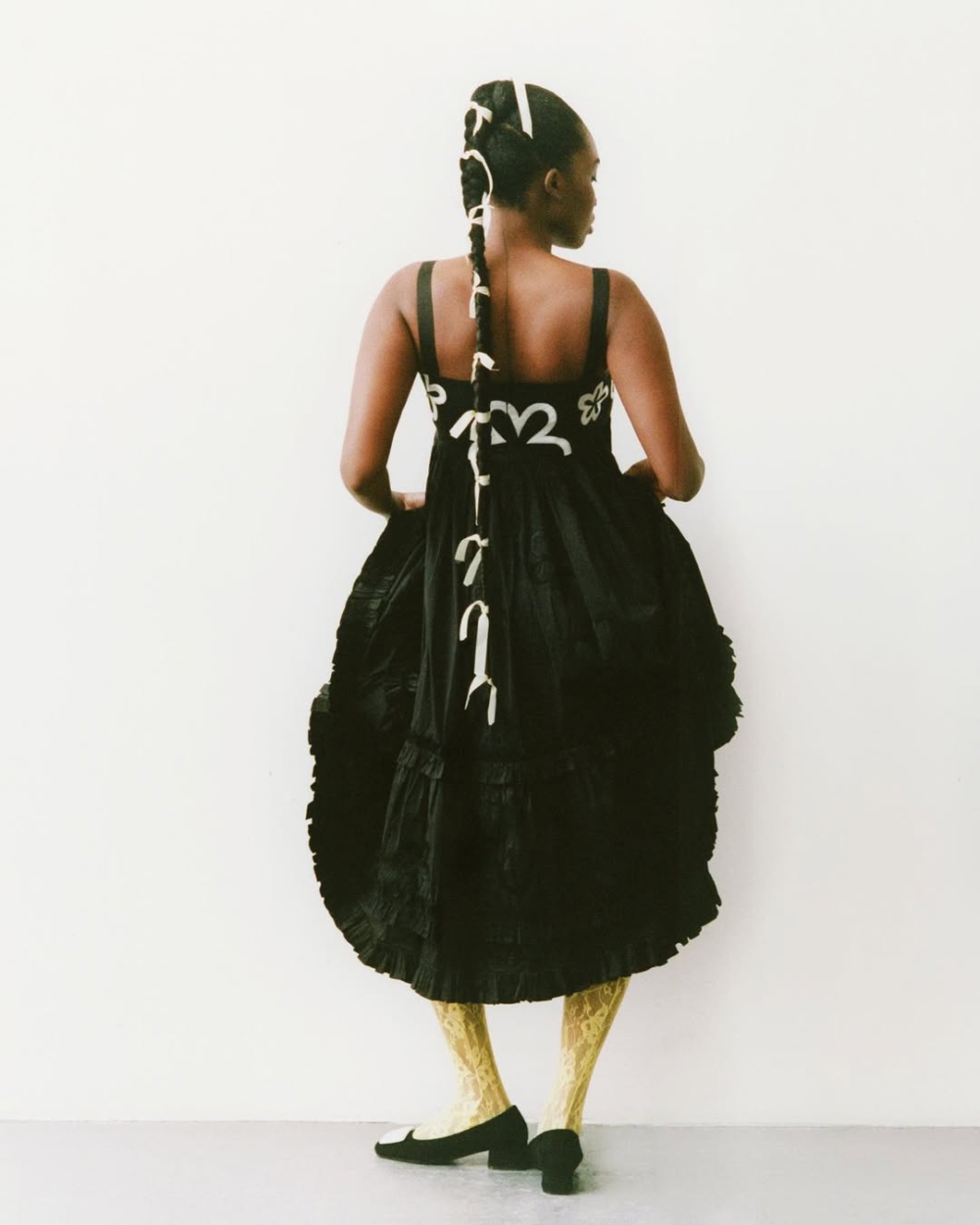 專注於打造歷久彌新的單品，彷彿在告訴我們「真正的時尚，是能陪伴你走過歲月的經典」